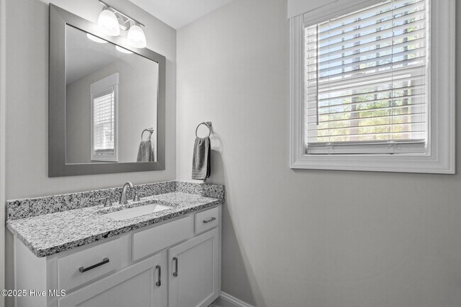 Building Photo - 594 E L Ives Dr