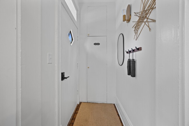 Building Photo - 2148 W Belle Plaine Ave