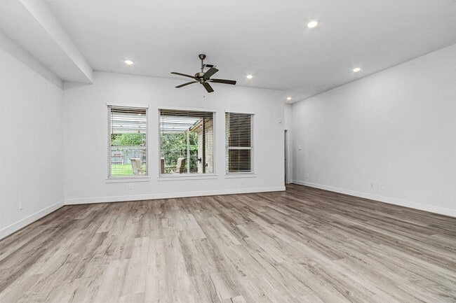 Building Photo - 29019 Pine Forest Dr