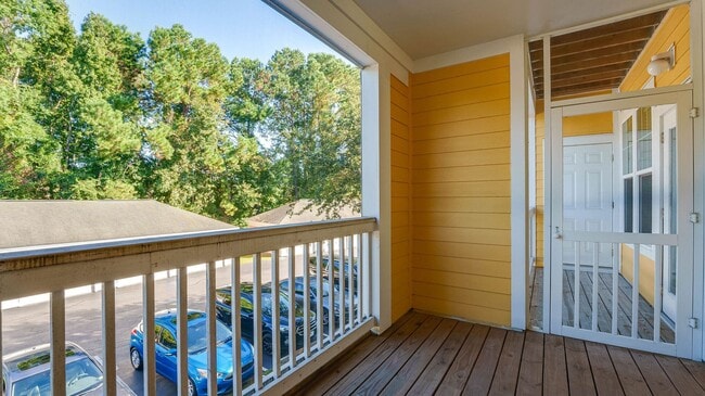 Building Photo - 1 Bedroom 1 Bath Condo in Southampton Poin...