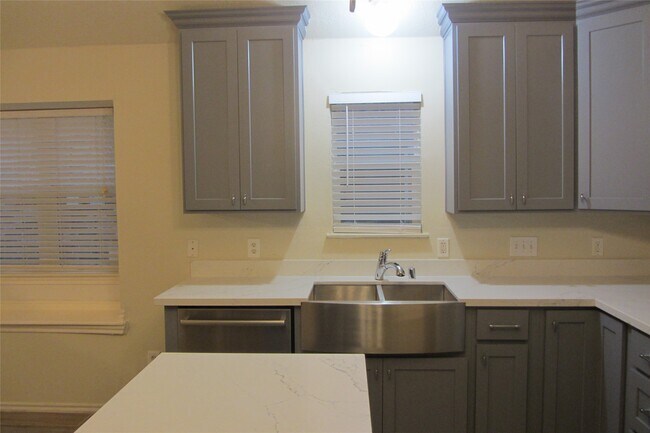 Building Photo - 20723 Fernwick Village Dr