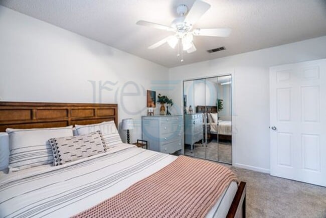 Building Photo - Available in Early August Attn: Pilots! 3BR 2BA Crashpad!