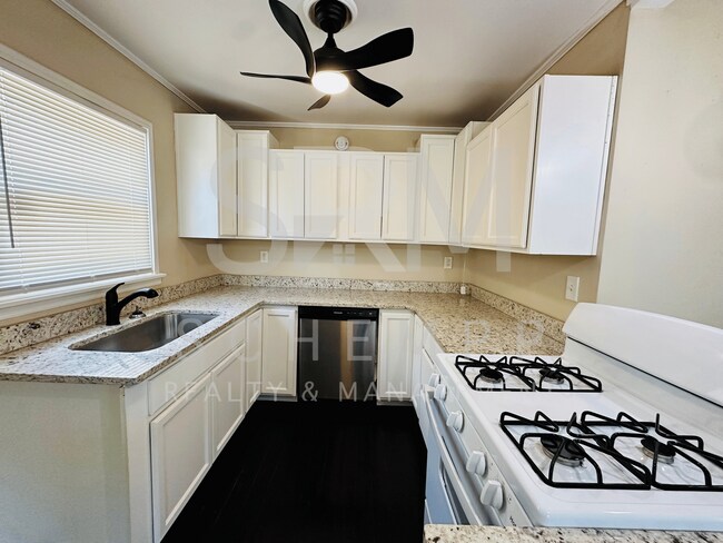 Building Photo - Modern 3BR/1BA house off Goldsmith Lane now available!