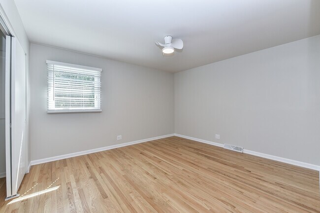 Building Photo - 5S480 Campbell Dr