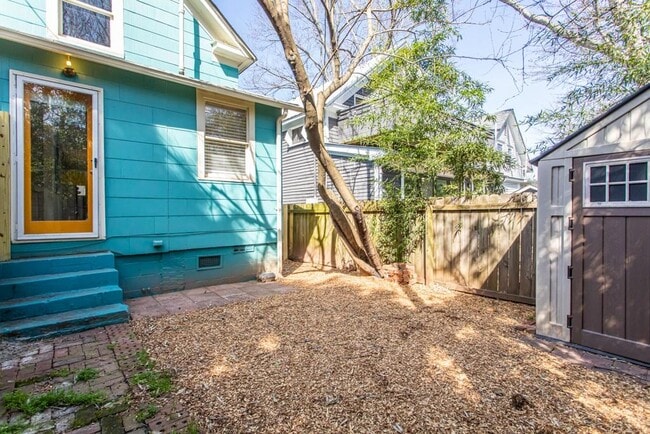Building Photo - 276 Iswald St SE