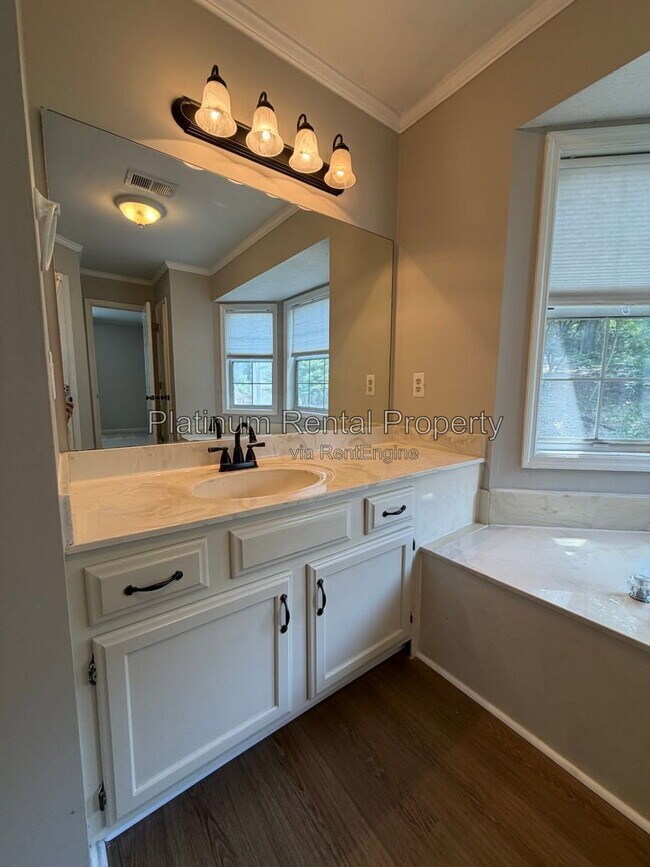 Building Photo - 5116 Laurel Bridge Ct SE