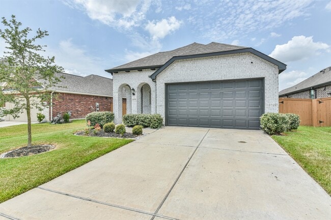 Building Photo - 15775 Cairnwell Bend Dr
