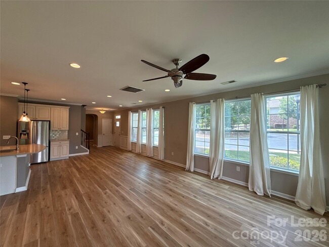 Building Photo - 5818 Glenmore Garden Dr