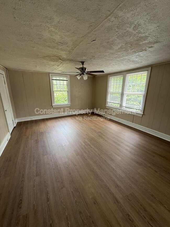 Building Photo - 616 W Poplar St