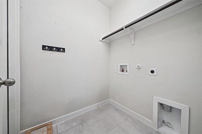 Building Photo - 2500 Forest Creek Dr