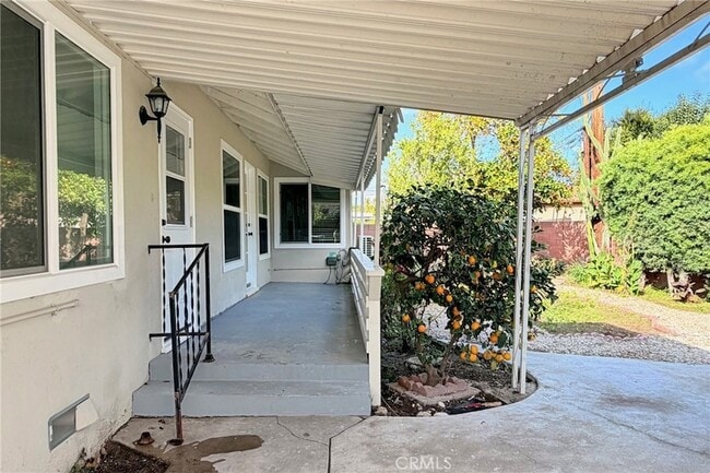 Building Photo - 1505 N Rosewood Ave