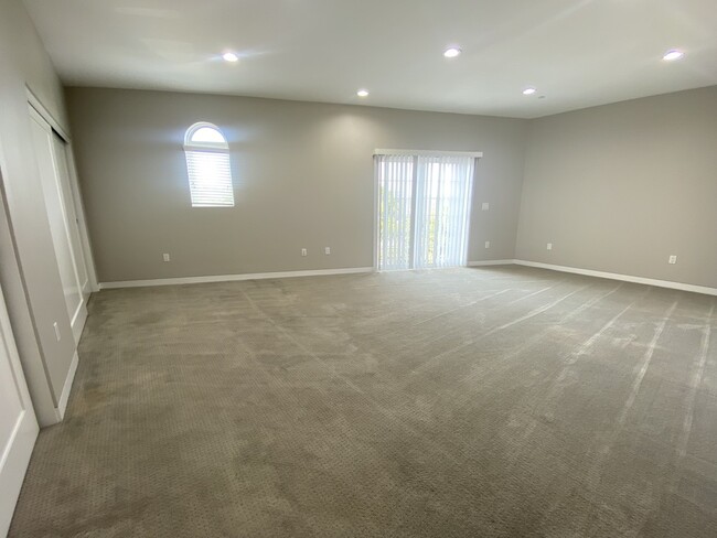 Building Photo - 2149 Carlmont Dr