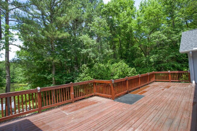 Building Photo - 806 Sumac Ln