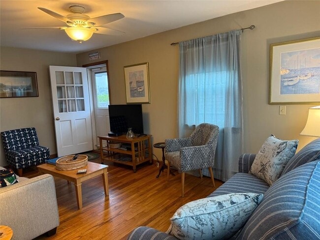 Building Photo - 33 BREACH Drive UNIT Front