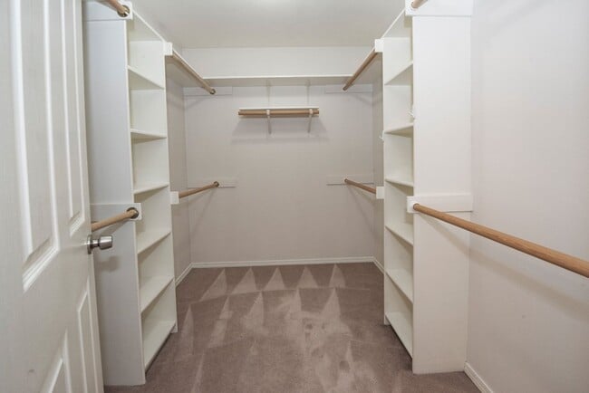 Building Photo - 11800 Alderwood Loop