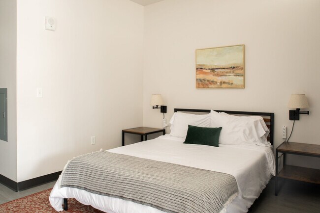 Building Photo - 333 W State St