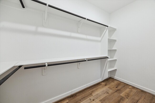Building Photo - 2333 Hoskins Dr