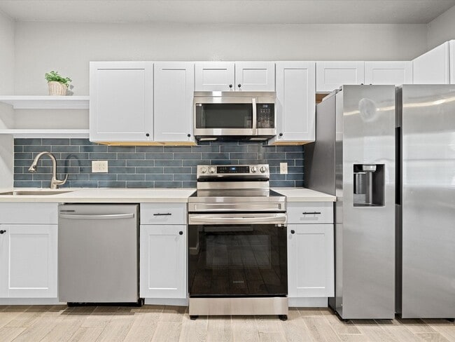 Building Photo - 1119 Waugh Dr