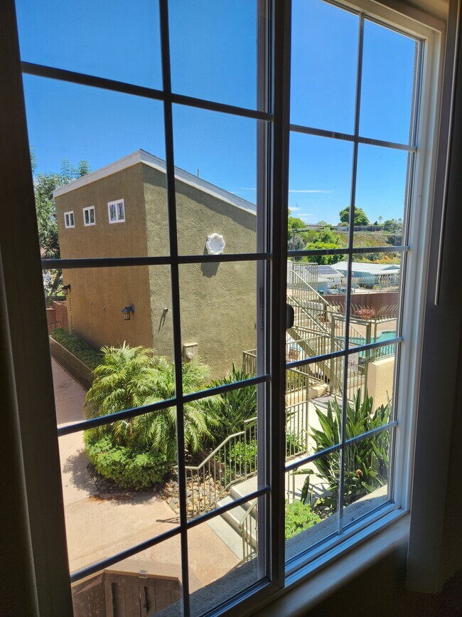 Building Photo - 5252 Balboa Arms Dr