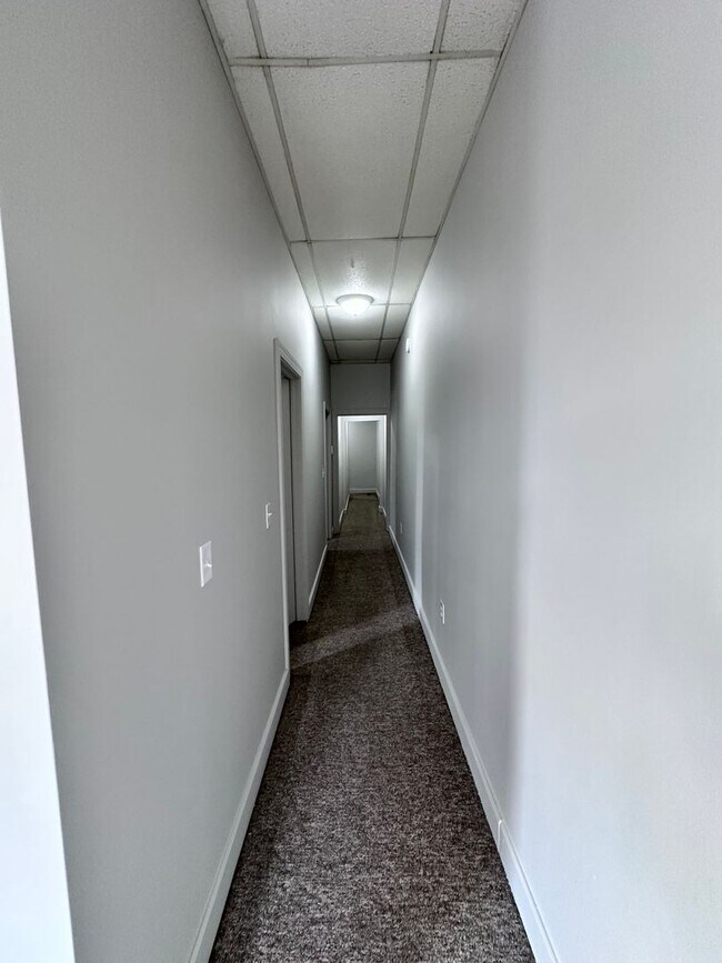 Building Photo - 201 E Cottage Pl