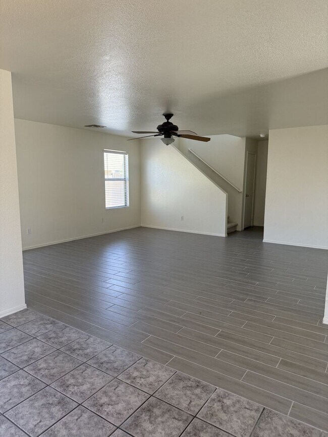 Building Photo - 2448 E Hazeltine Way