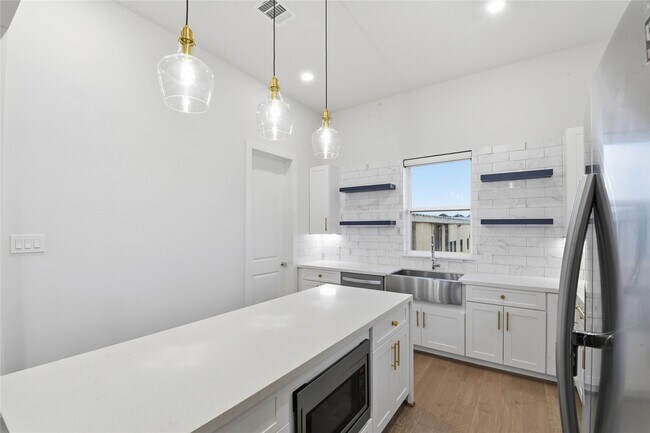 Building Photo - 1236 W 21st St