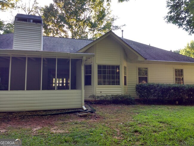 Building Photo - 385 Burch Rd