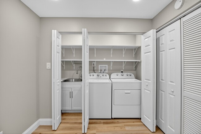 Building Photo - 3459 Howell Ct