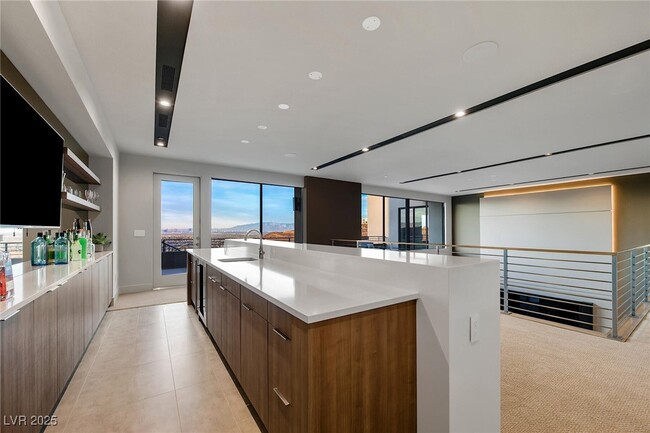 Building Photo - 810 Dragons Eye Dr