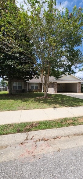 View of house from street - 2318 Tall Oak Dr