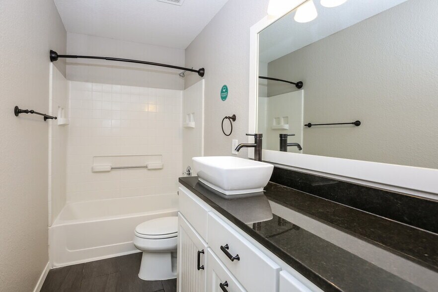 Building Photo - 8044 Brook Ridge Dr