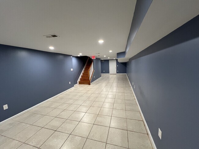 Building Photo - 2308 Ashland