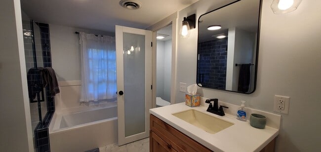 Building Photo - Spider Lake Winter Rental Includes Utilities