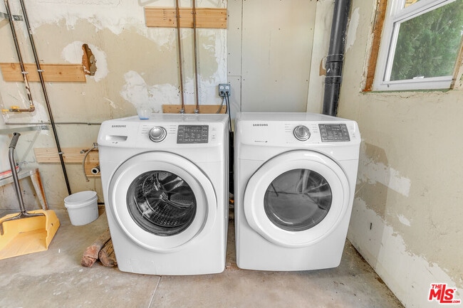 Building Photo - 1042 Sonora Ave