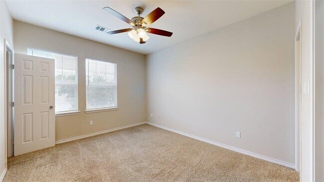 Building Photo - 609 Peyton St