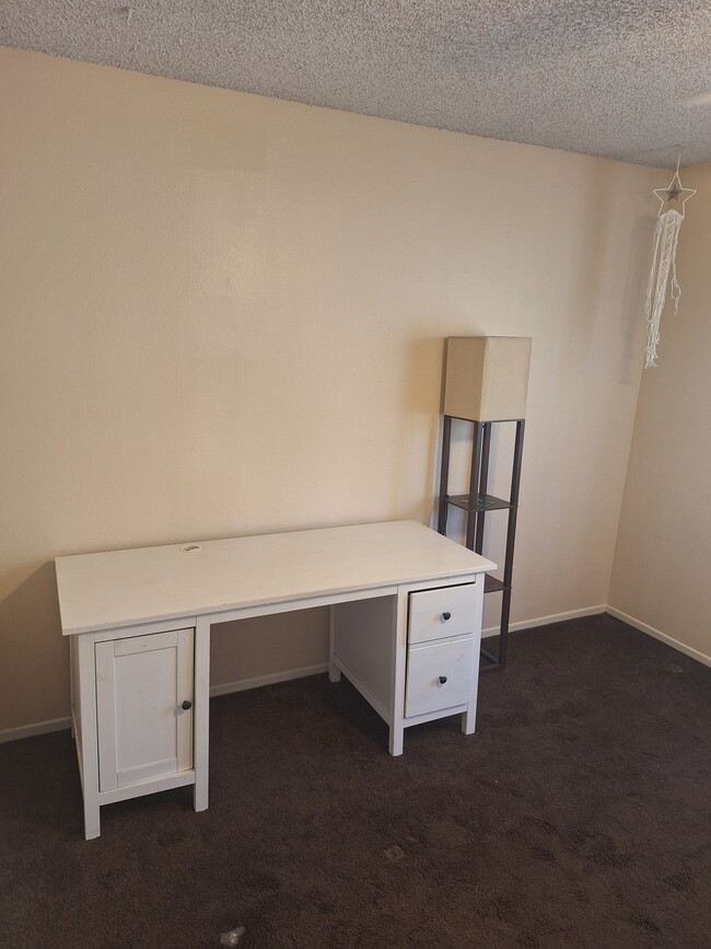 Upstair bedroom 2 - 14900 Simonds St