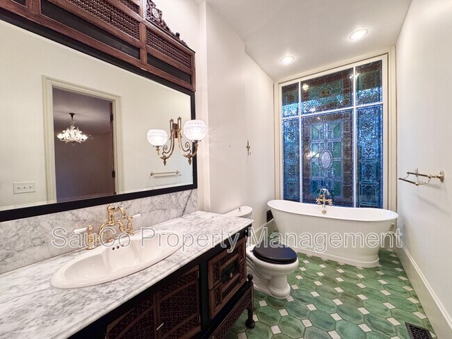 Building Photo - 1980 SW Terrace Dr