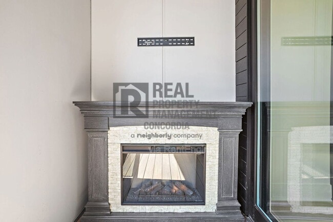 Building Photo - 1242 2nd Ave S