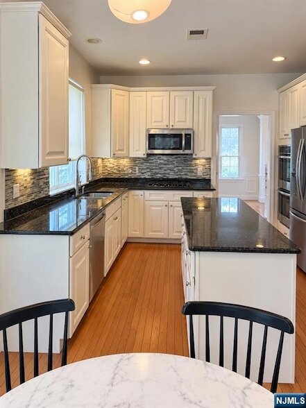 Building Photo - 120 White Pine Ct