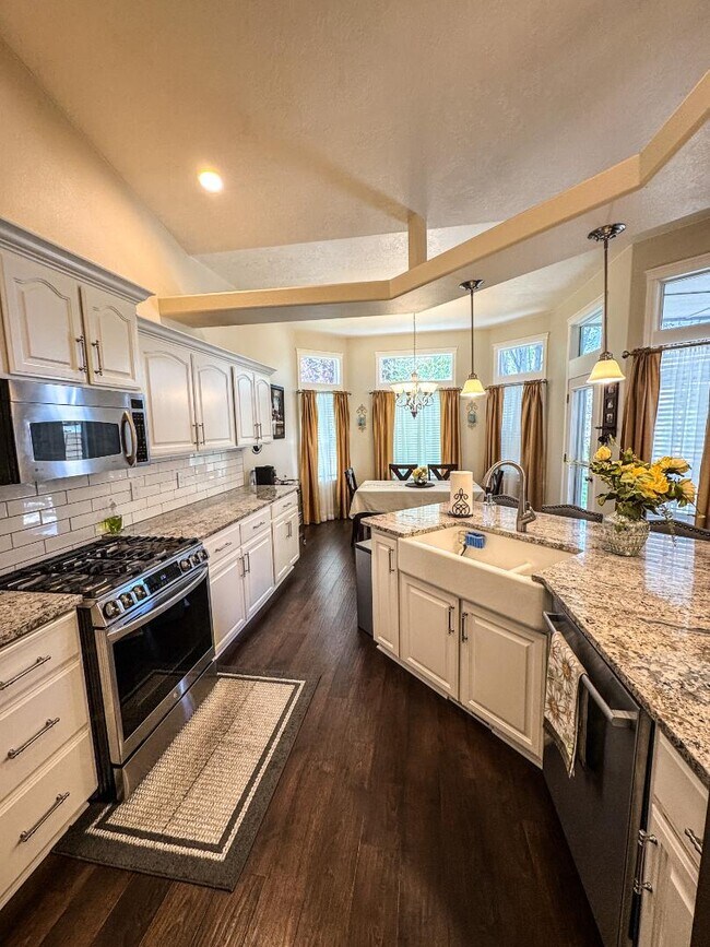 Building Photo - 5483 N Black Sand Ave