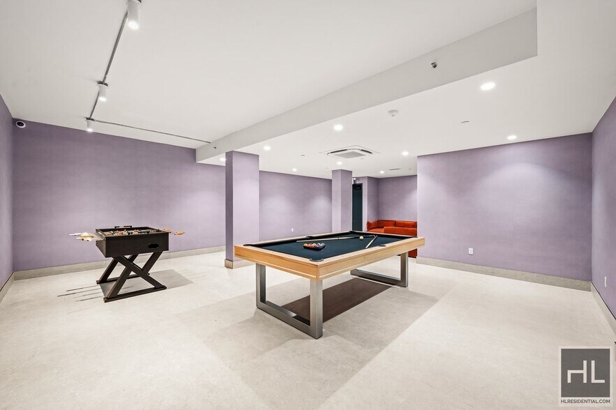 Building Photo - BRUCKNER BOULEVARD