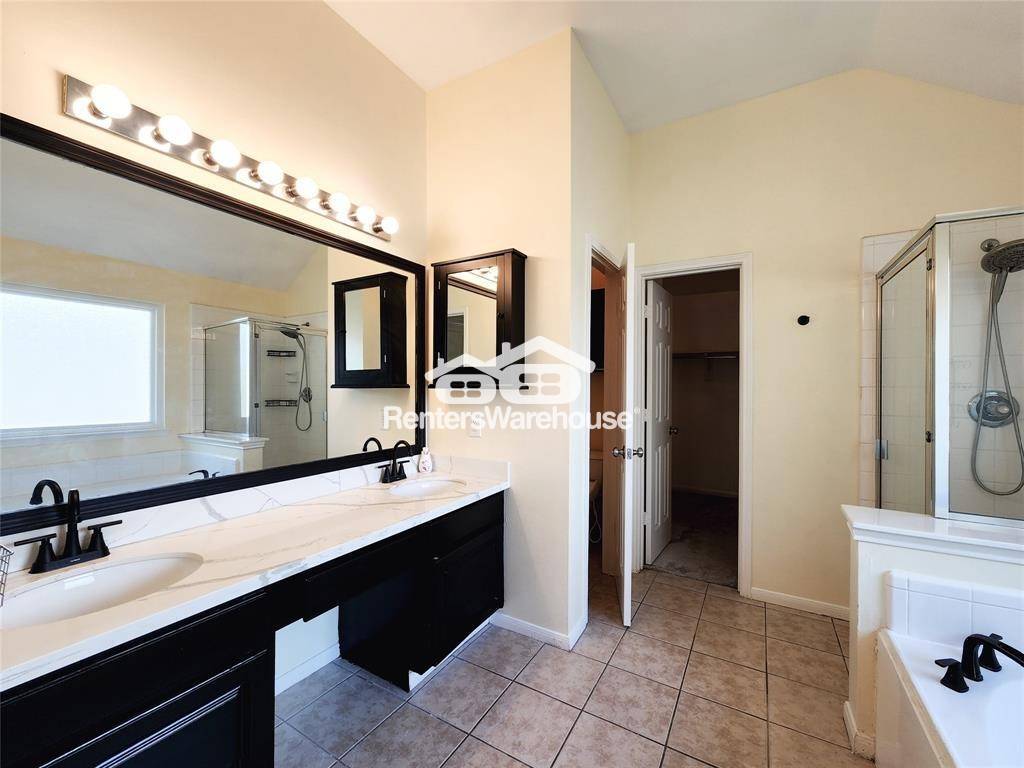 Building Photo - 7206 Bethany Bay Dr