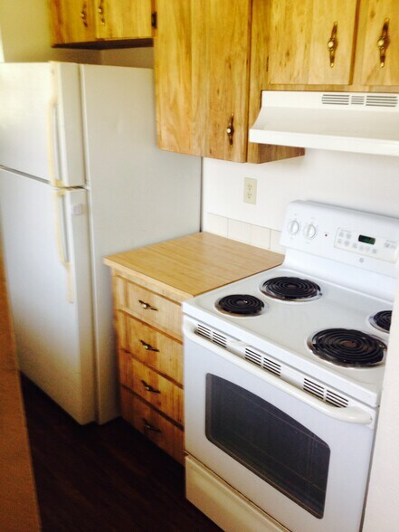 Kitchen. - 2410 S San Gully Rd