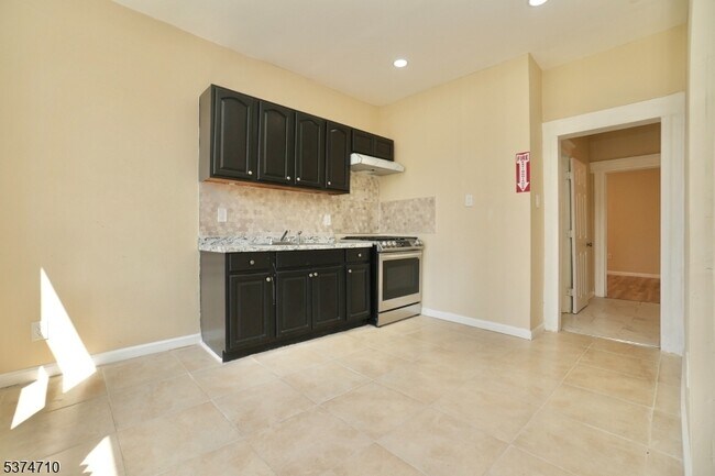 Building Photo - 184 N 11th St