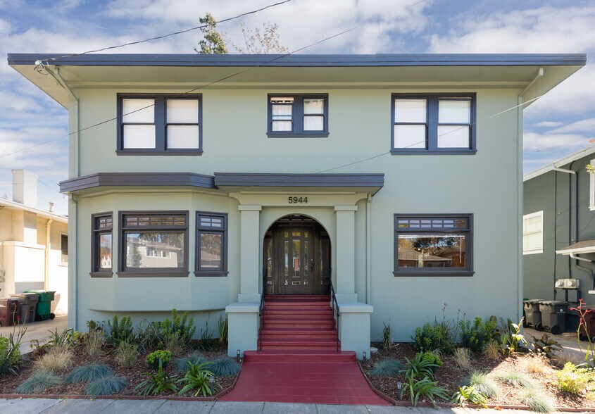 Primary Photo - 5944 Claremont Ave