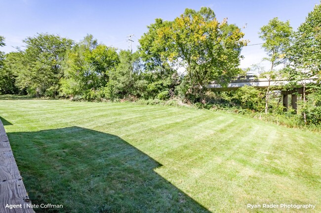 Building Photo - Downtown Rockford Single Family Home on Wh...