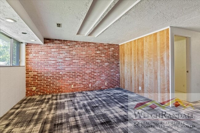 Building Photo - 2 Bedroom 1 Bath Ogden Duplex