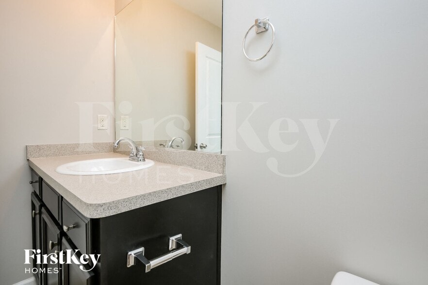 Building Photo - 1211 Image Ives Dr