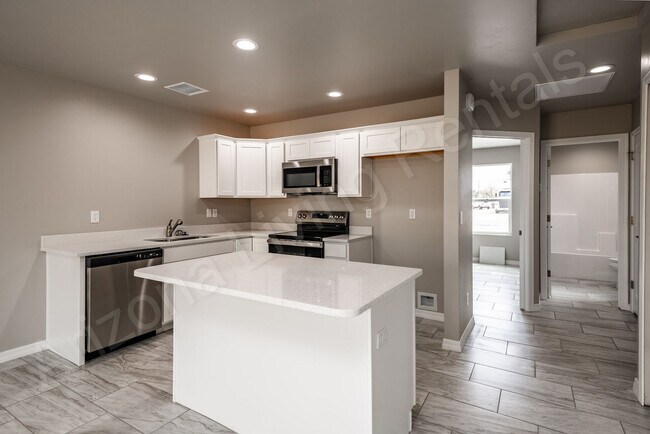 Building Photo - 2185 E Butler Ave