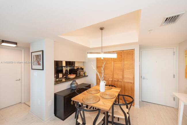 Building Photo - 650 West Ave